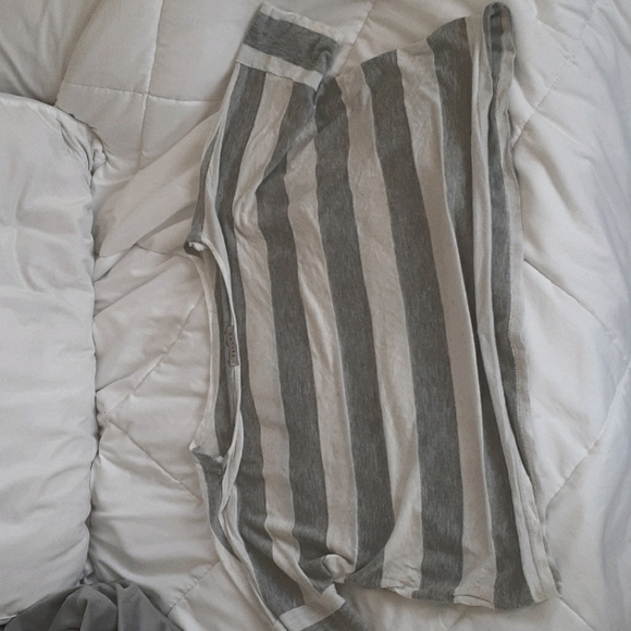 Cozy, white and grey t-shirt - Picture 2 of 3